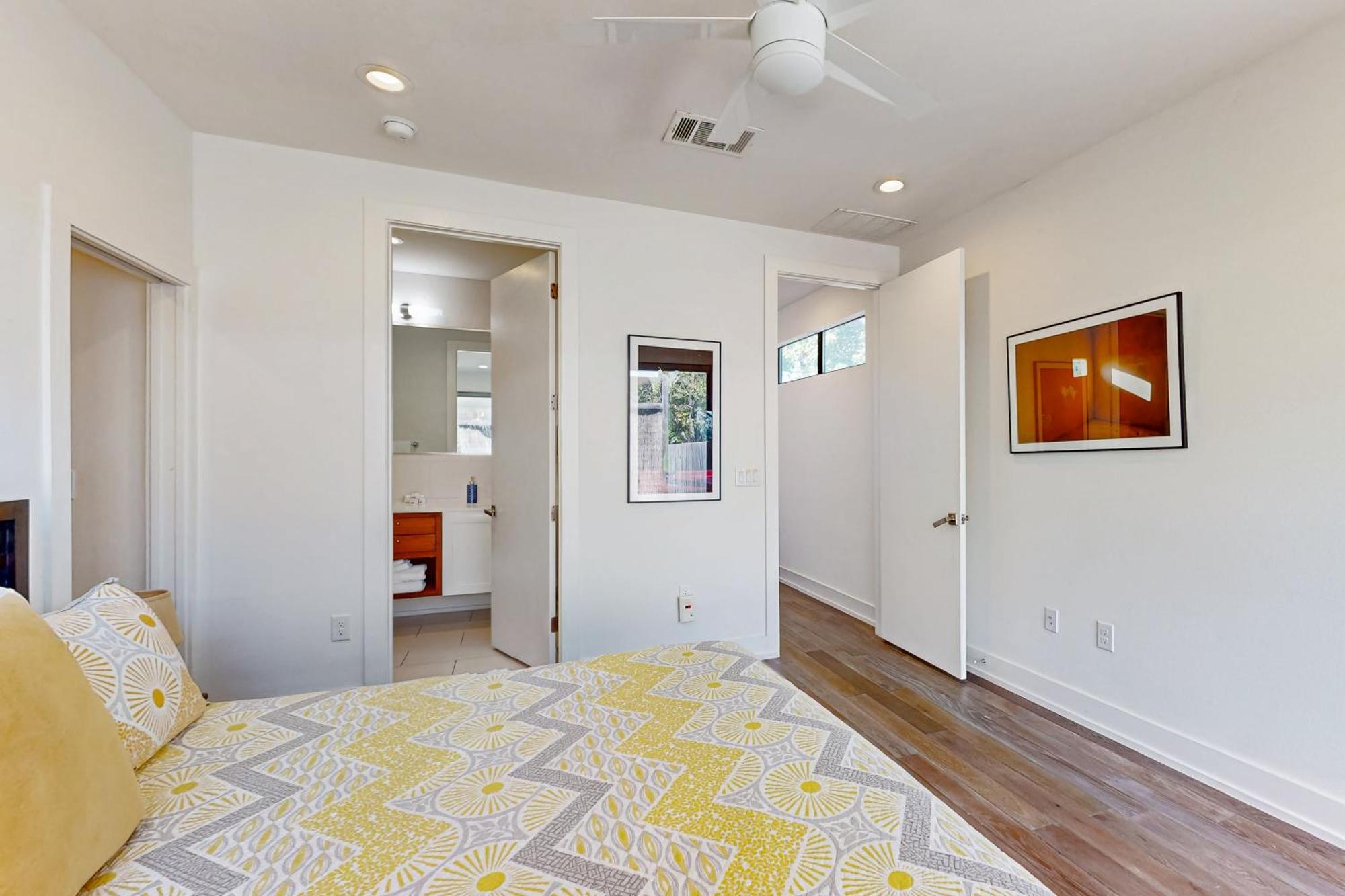 Yellow Tulip Austin Room photo